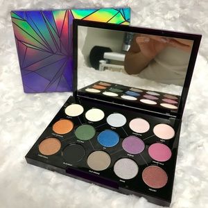 Urban Decay Distortion Eyeshadow Palette